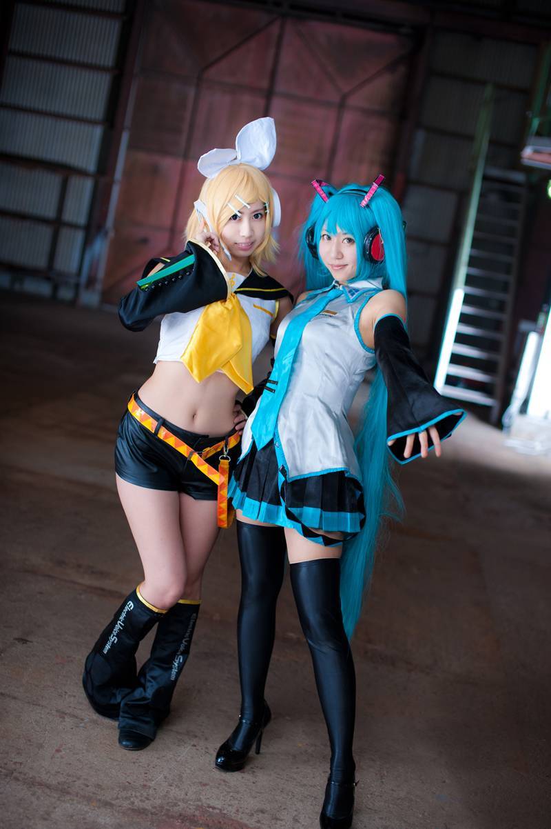 [Cosplay]   cos制服双姐妹